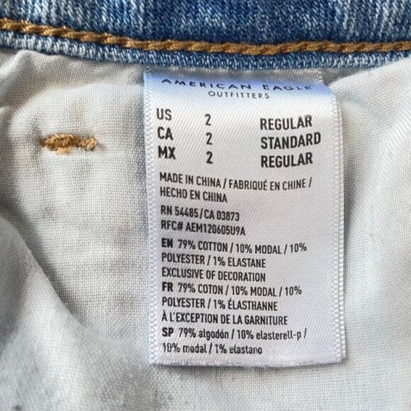 AMERICAN EAGLE High-Waisted Stretch Mom Jeans - Size 2 - Picture 9 of 10
